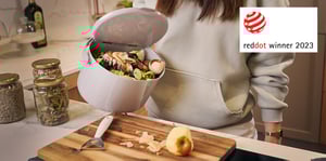 Proper disposal of organic waste - one hand handling of Organko Daily